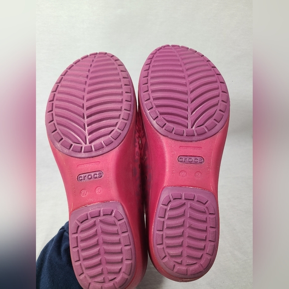 CROCS Carlisa Animal Pink Purple Graphic Mini Wedge Comfort Casual Womens size 9 - Picture 4 of 4